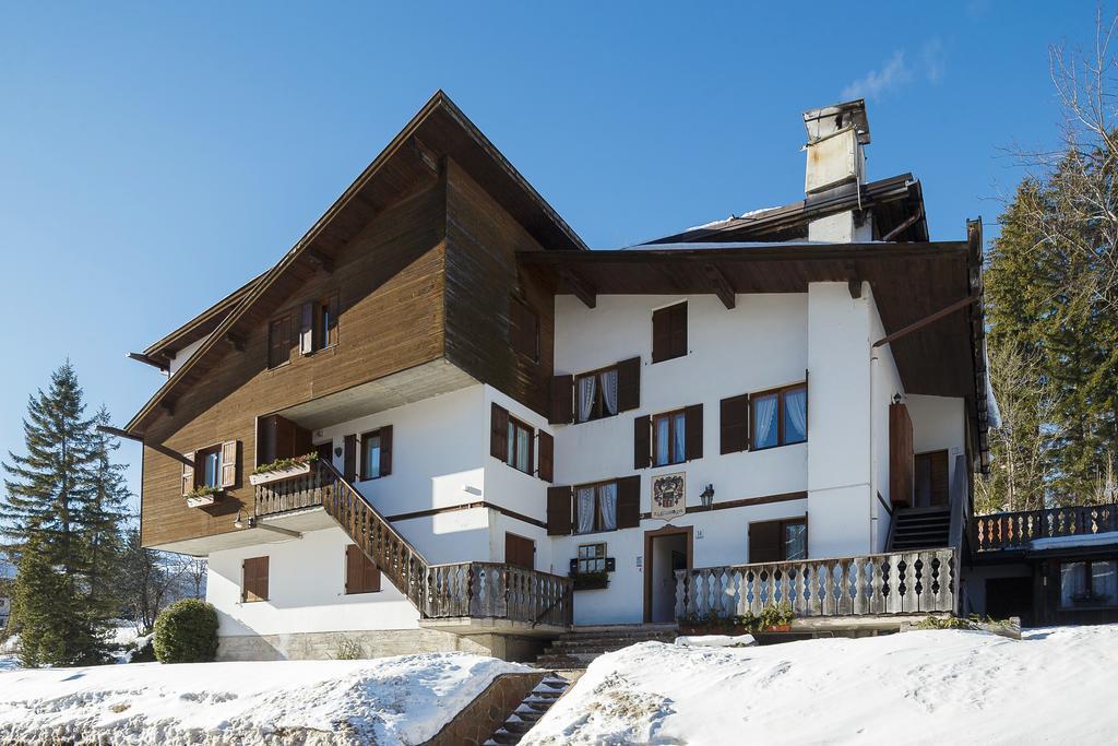 Villa Casanova - Stayincortina Cortina d'Ampezzo Ruang foto